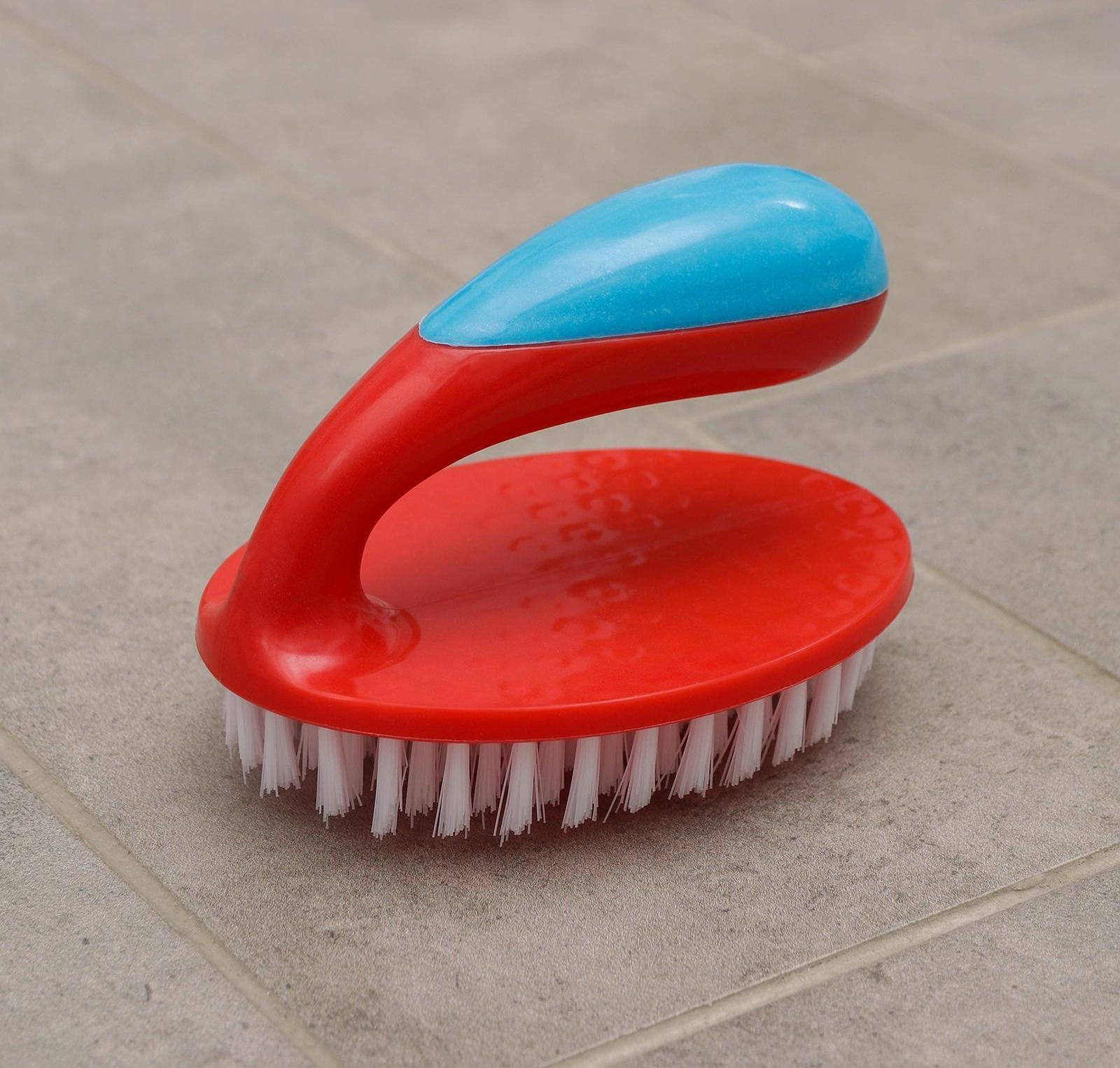 Щётка-утюжок «Удобная», 11×8×8 см, цвет МИКС