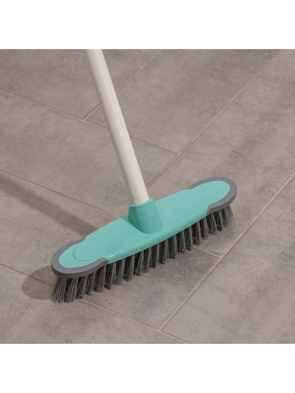 Щётка для подметания пола с силиконовыми отбойниками Доляна, окрашенный металлический черенок, 27×6×126 см, цвет МИКС