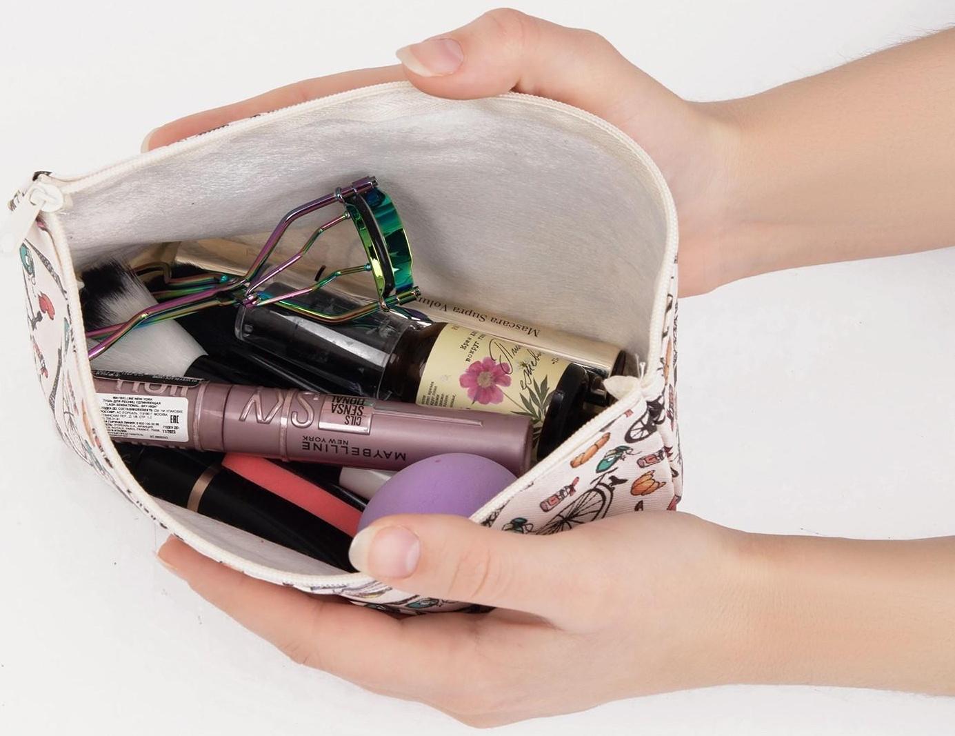 Косметичка на молнии, цвет белый