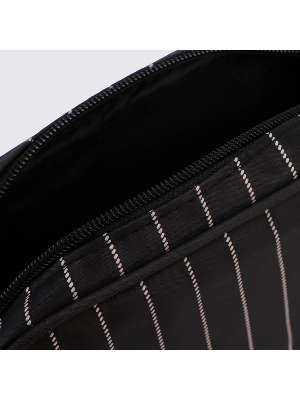 Косметичка на молнии, наружный карман, цвет чёрный