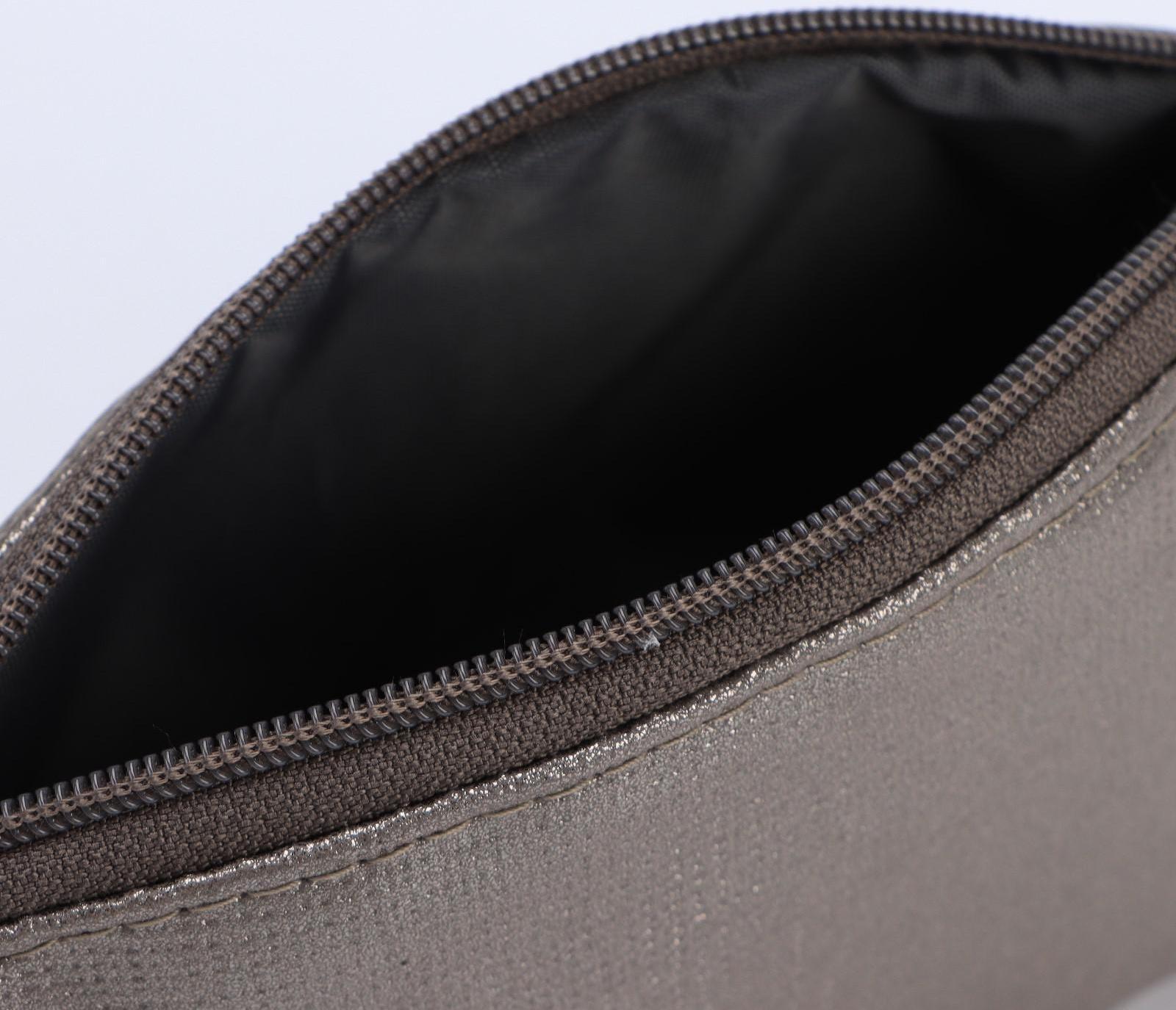 Косметичка на молнии, цвет серый