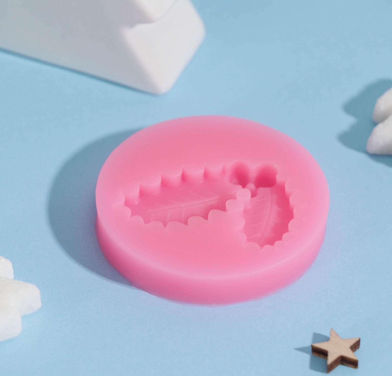 Молд «Листья с ягодами», 5,3×5,3×1 см, цвет МИКС