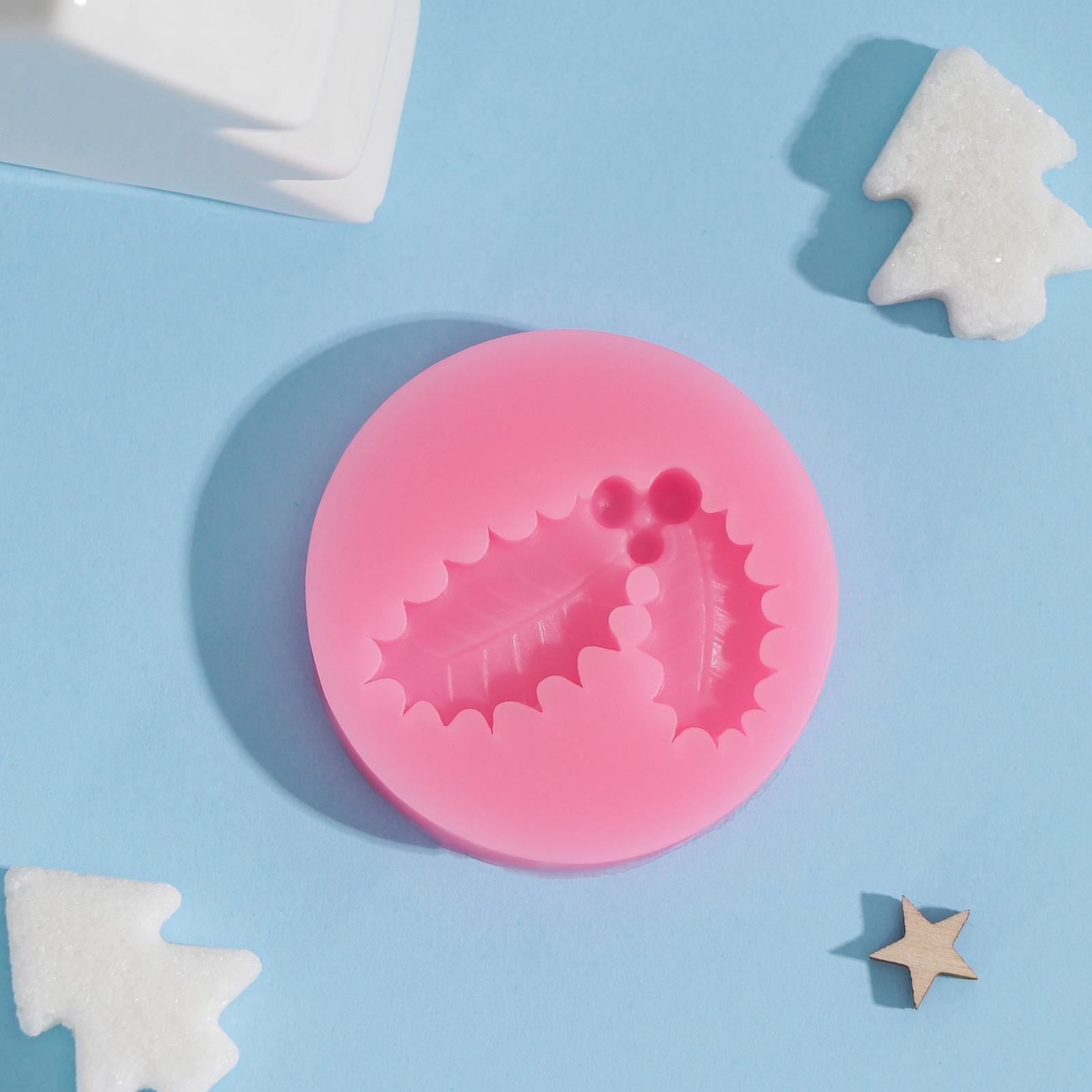 Молд «Листья с ягодами», 5,3×5,3×1 см, цвет МИКС