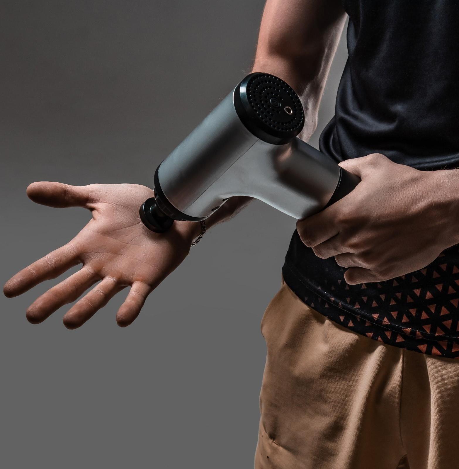 Массажёр для тела Luazon LEM-42, перкуссионный, 4 насадки, 6 скоростей, от АКБ