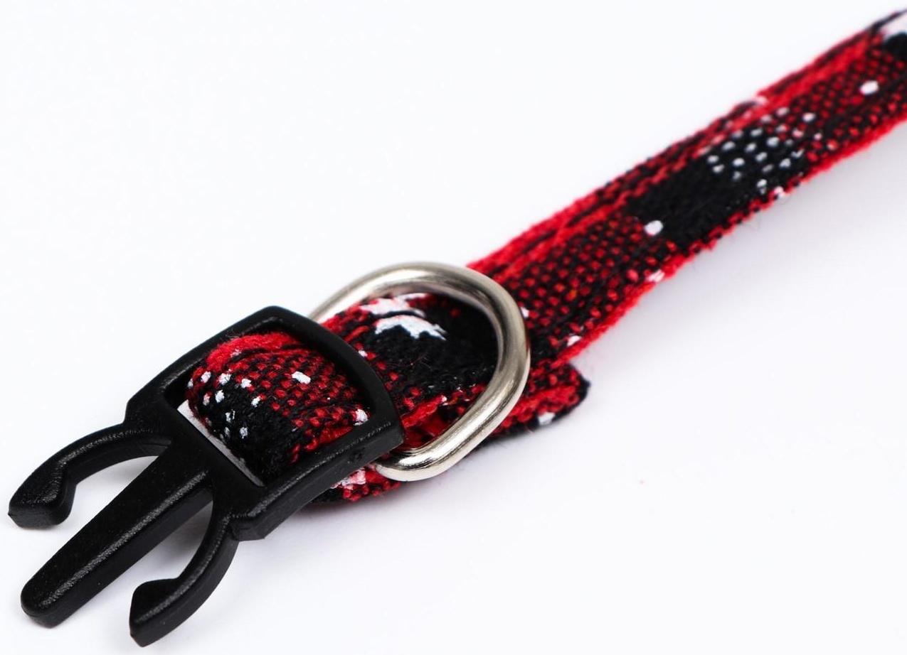 Ошейник текстильный со снежинками и бубенчиком, 30 х 1 см, красно-чёрный