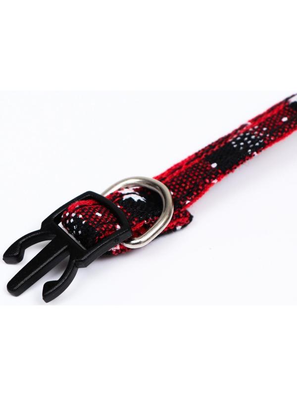 Ошейник текстильный со снежинками и бубенчиком, 30 х 1 см, красно-чёрный
