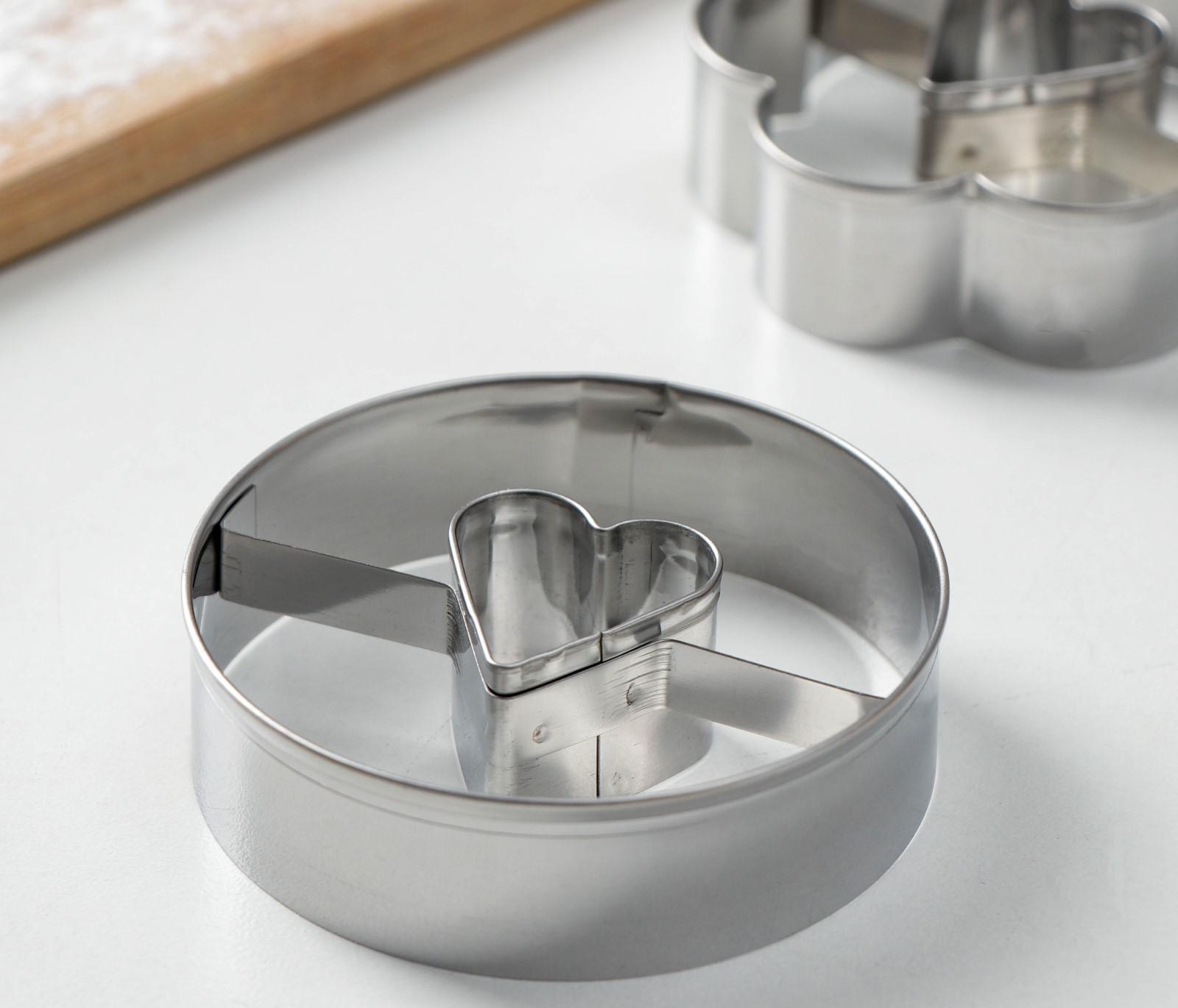 Набор форм для вырезания печенья «С любовью», 2 шт, 12×6×2 см, цвет хромированный