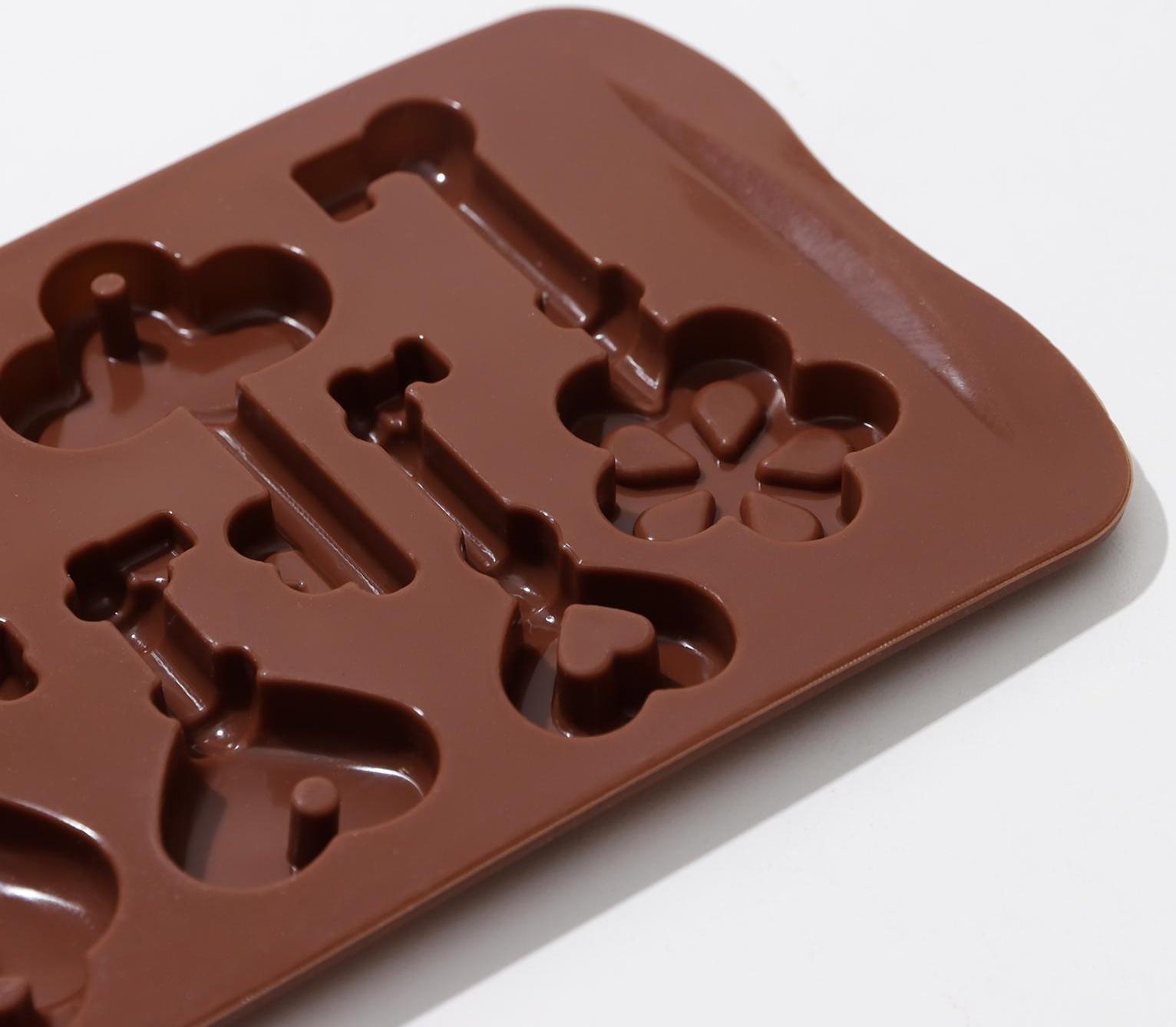 Форма для льда и кондитерских украшений Доляна «Ключики», 21×10,5×1,5 см, силикон, 8 ячеек, цвет шоколадный