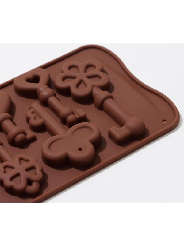 Форма для льда и кондитерских украшений Доляна «Ключики», 21×10,5×1,5 см, силикон, 8 ячеек, цвет шоколадный
