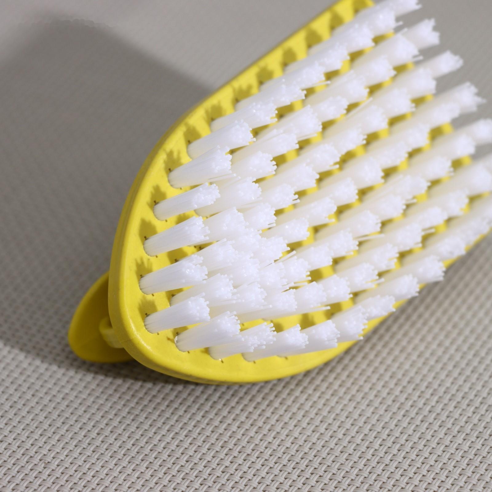 Щётка-утюжок Доляна, 10×6×5,5 см, цвет МИКС