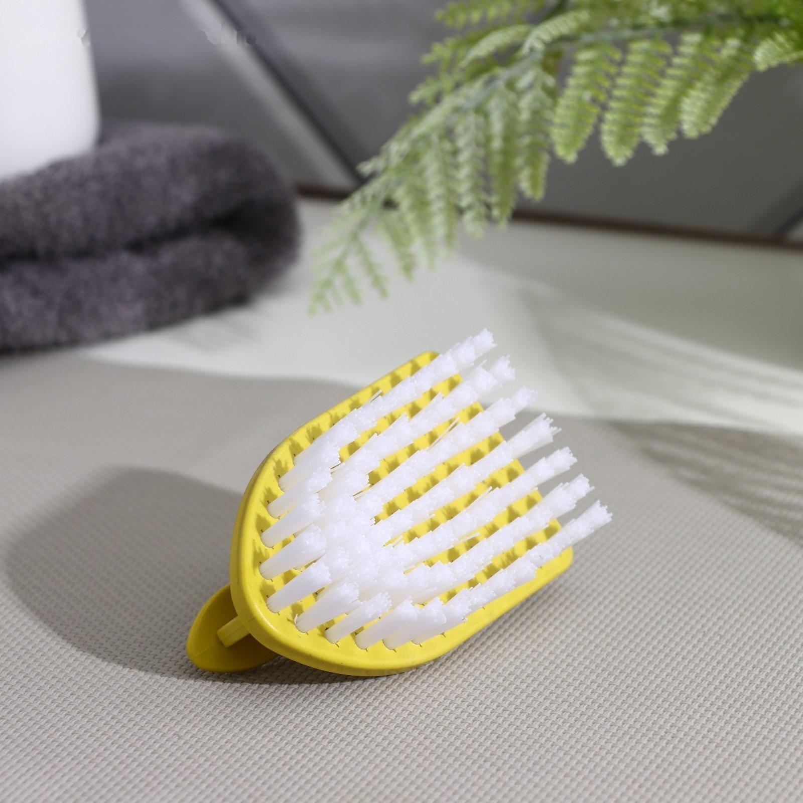 Щётка-утюжок Доляна, 10×6×5,5 см, цвет МИКС