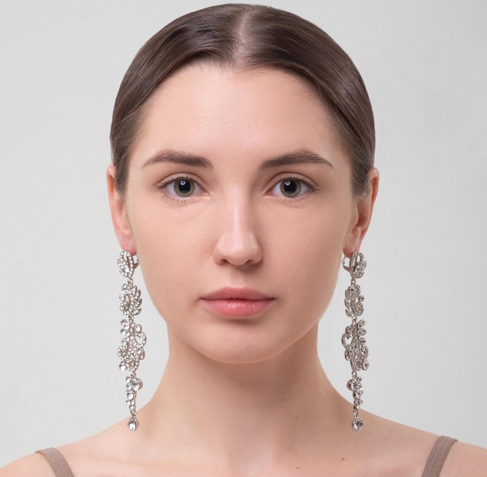 Серьги висячие со стразами 