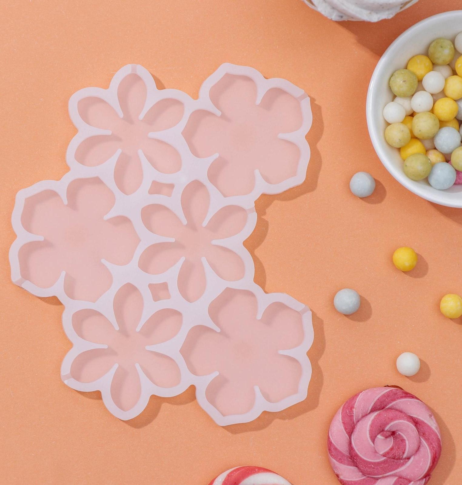 Форма для леденцов «Цветочки», 6 ячеек, 14×12×0,7 см, цвет белый