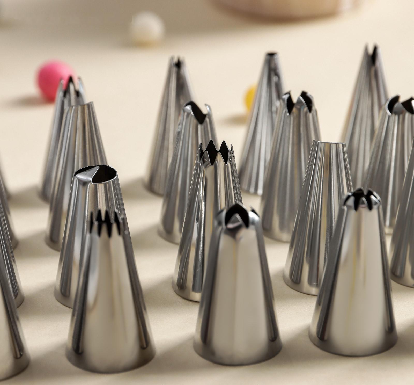 Набор кондитерский, 28 предметов: 3 адаптера, 24 насадки, набор кондитерских мешков 50 шт