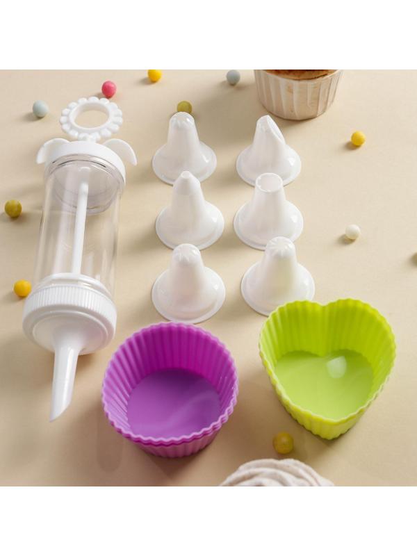 Набор кондитерский, 13 предметов: 6 насадок, 6 формочек, кондитерский шприц