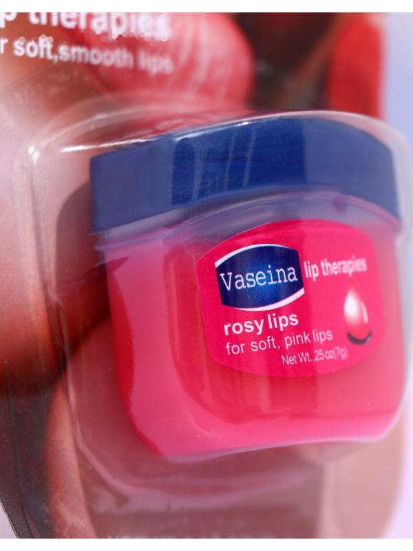 Вазелин косметический для губ с розой