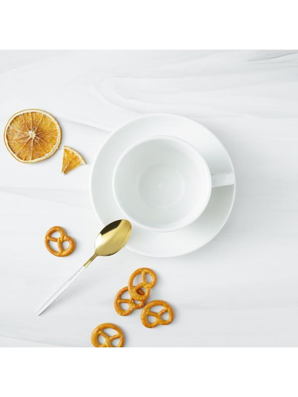 Ложка чайная из нержавеющей стали Magistro «Блинк», 14,5×3 см, белая ручка, на подвесе, цвет золотой