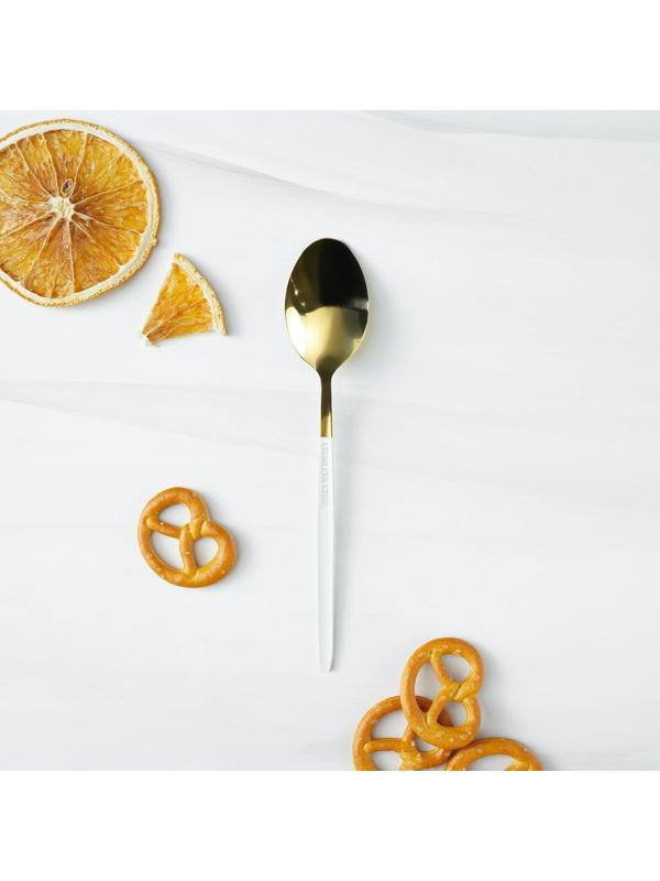 Ложка чайная из нержавеющей стали Magistro «Блинк», 14,5×3 см, белая ручка, на подвесе, цвет золотой