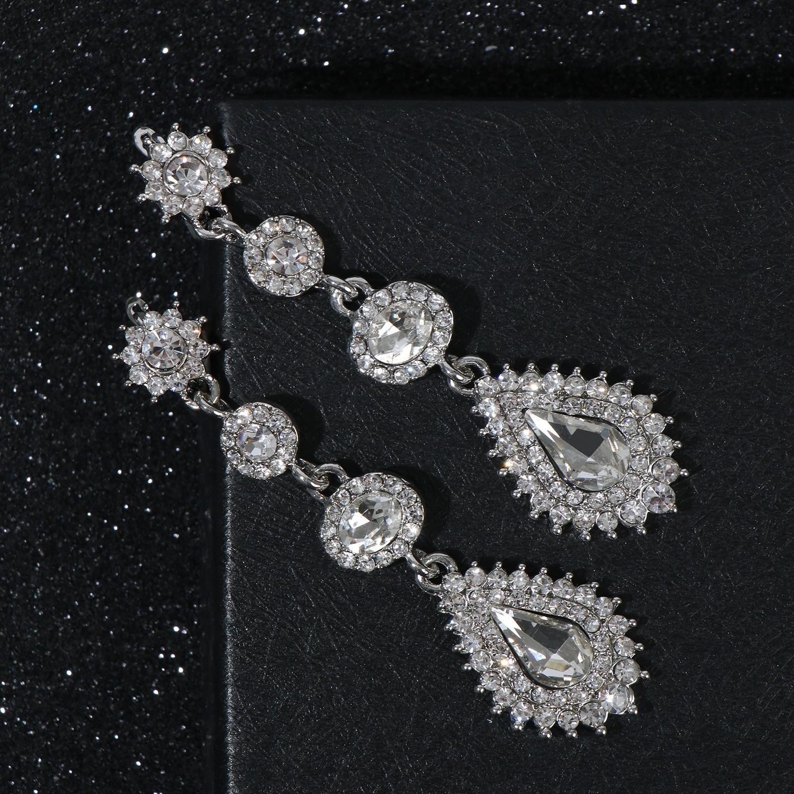 Серьги висячие со стразами 