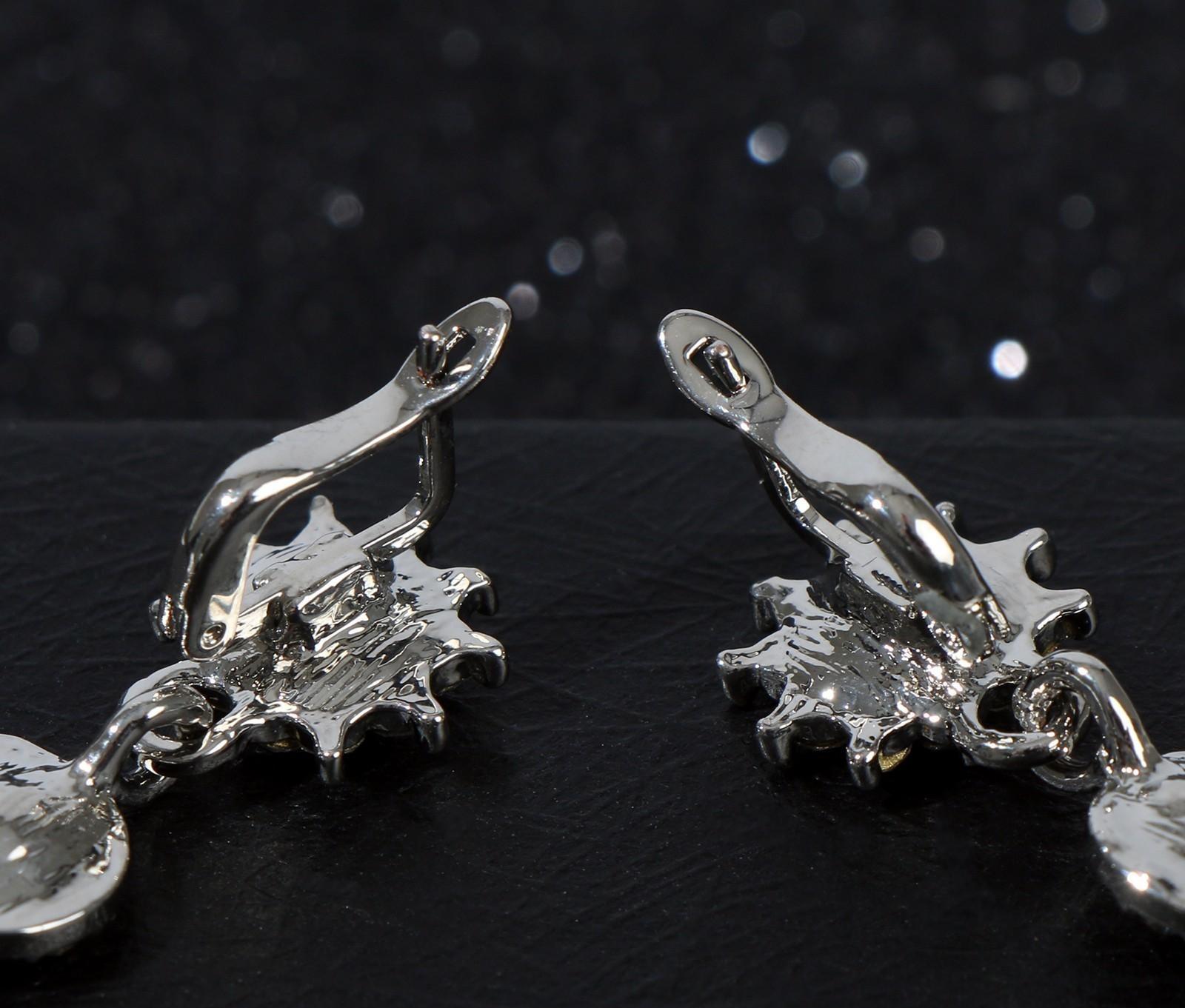 Серьги висячие со стразами 