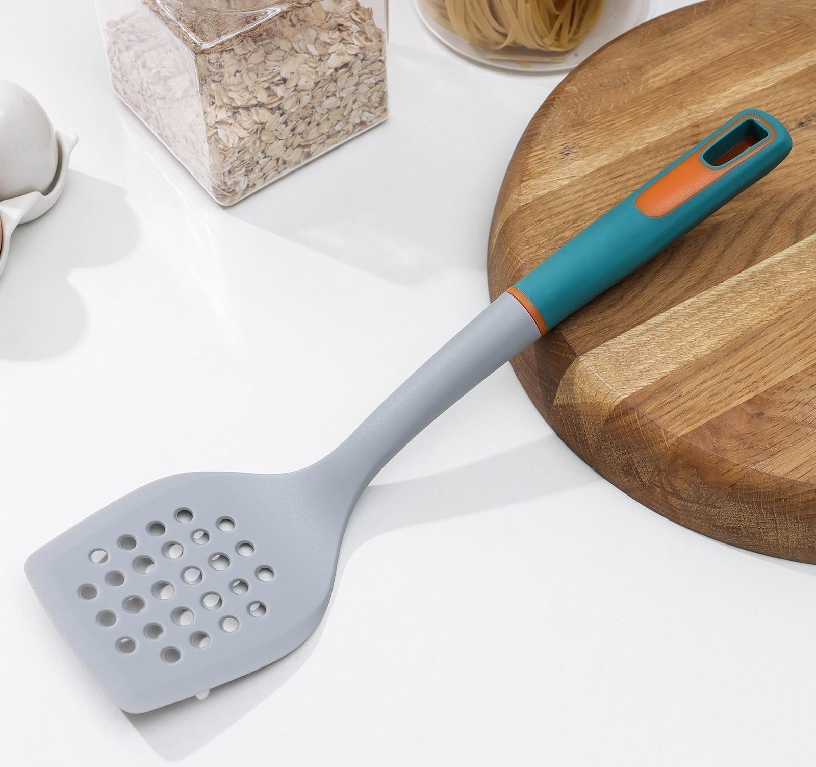 Лопатка с прорезями Magistro Coral, 33,7 см