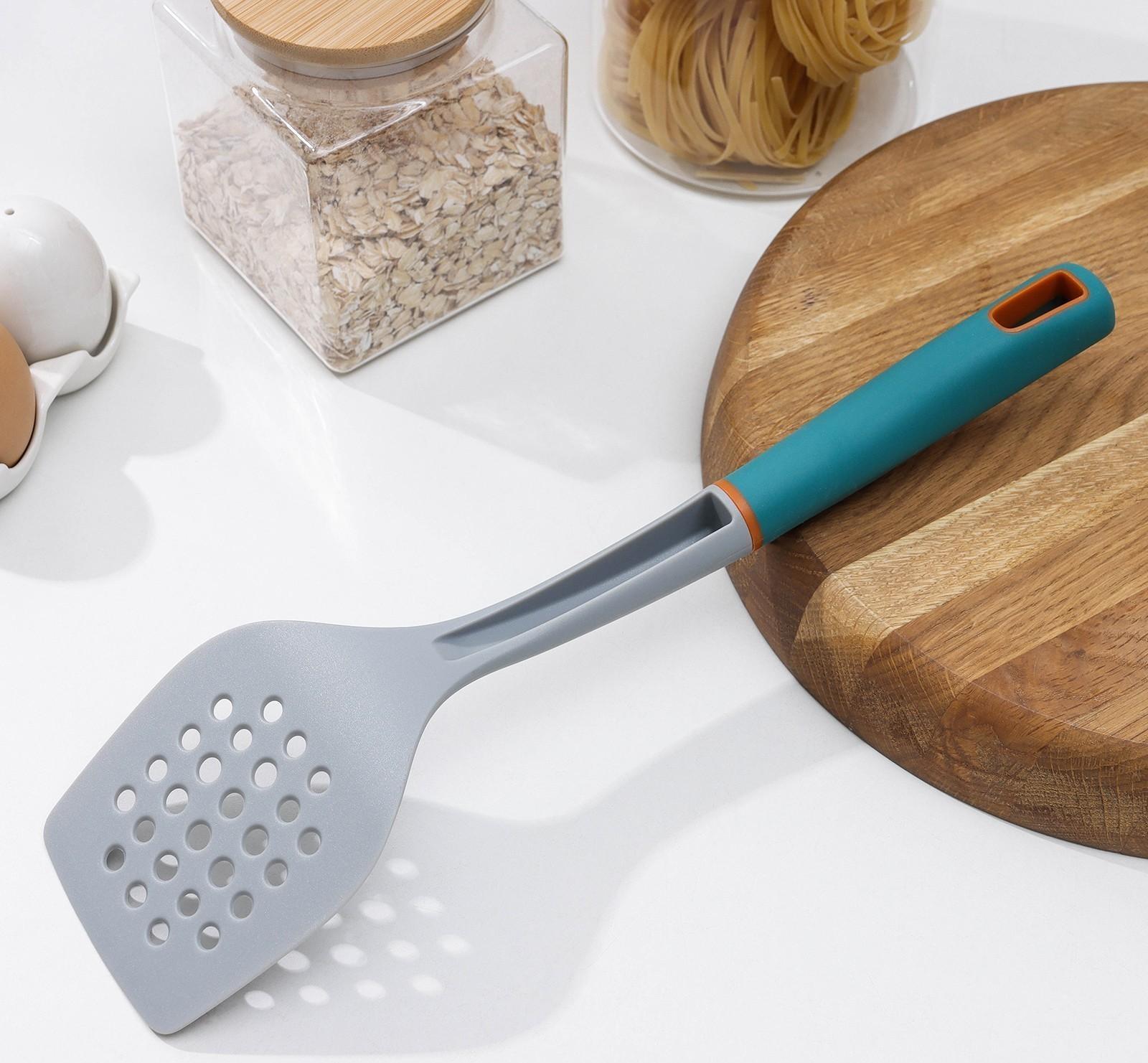 Лопатка с прорезями Magistro Coral, 33,7 см