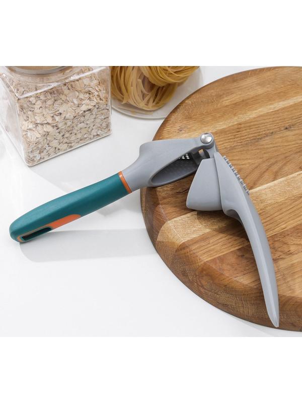 Пресс для чеснока Magistro Coral, 20,2×4,2×6,5 см, цвет зелёный, серый