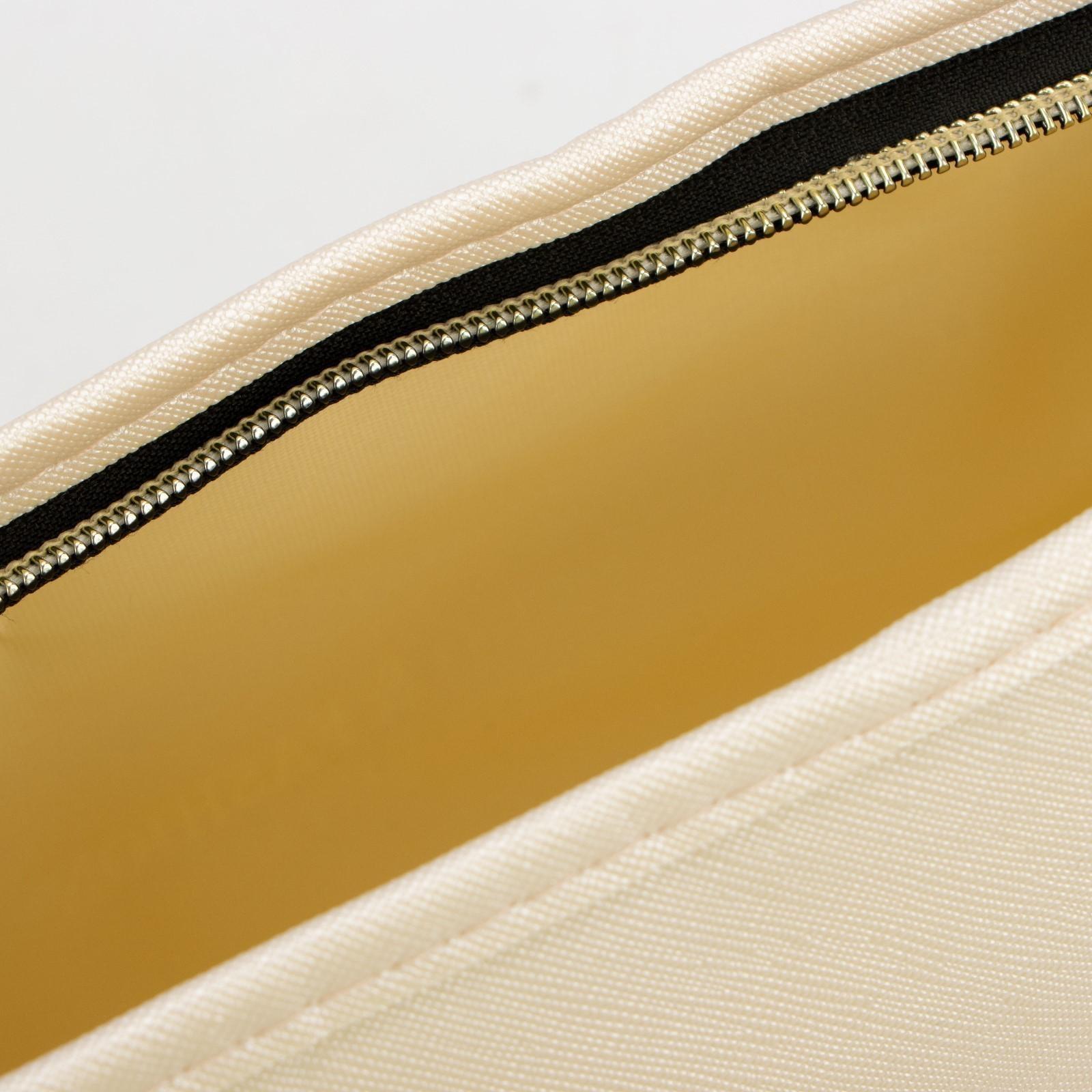 Косметичка на молнии, цвет молочный