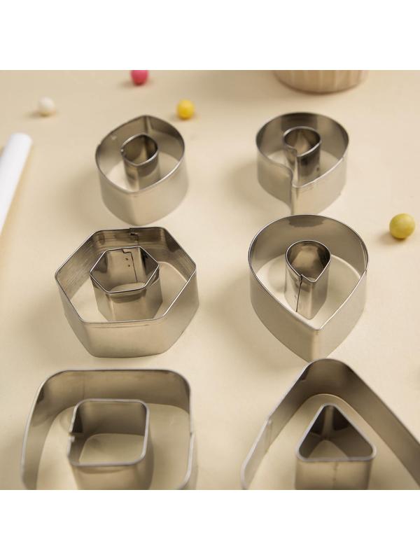 Набор кондитерский «Геометрия», 13 предметов: ложка кондитерская, формы для печенья 12 шт