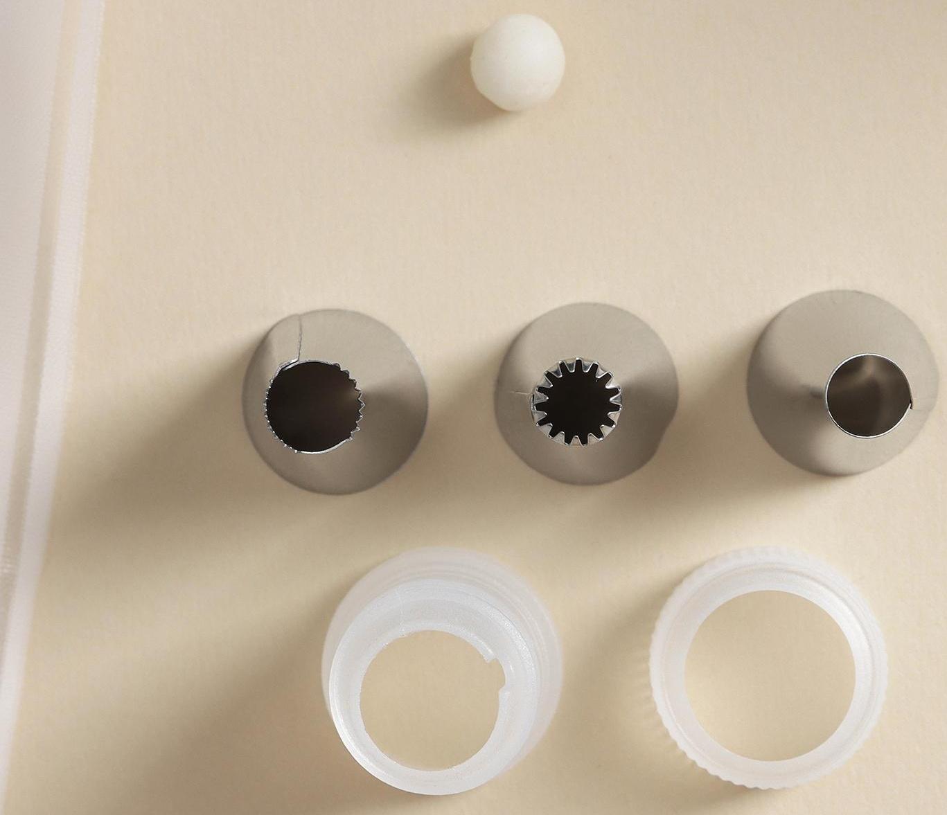 Набор кондитерский «Лориэн», 10 предметов: форма для выпечки «Цветок» 5 шт, 3 насадки, адаптер, мешок