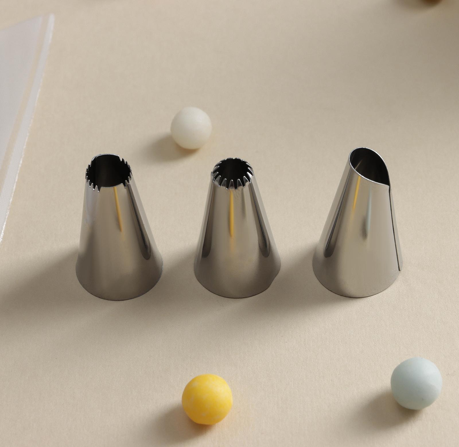 Набор кондитерский «Лориэн», 10 предметов: форма для выпечки «Цветок» 5 шт, 3 насадки, адаптер, мешок