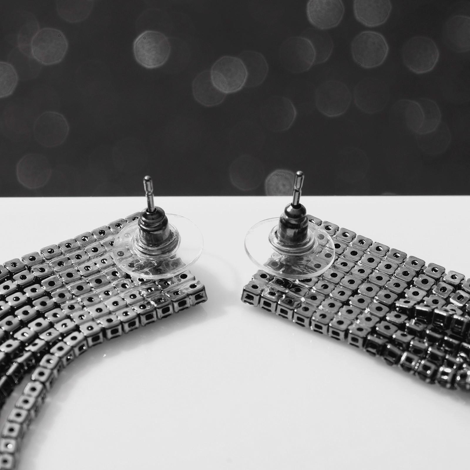 Серьги висячие со стразами 