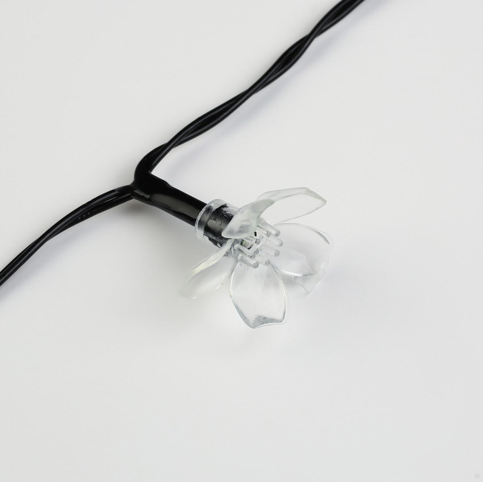 Гирлянда «Нить» 4.5 м с насадками «Ромашки», IP44, тёмная нить, 30 LED, свечение мульти, 2 режима, солнечная батарея