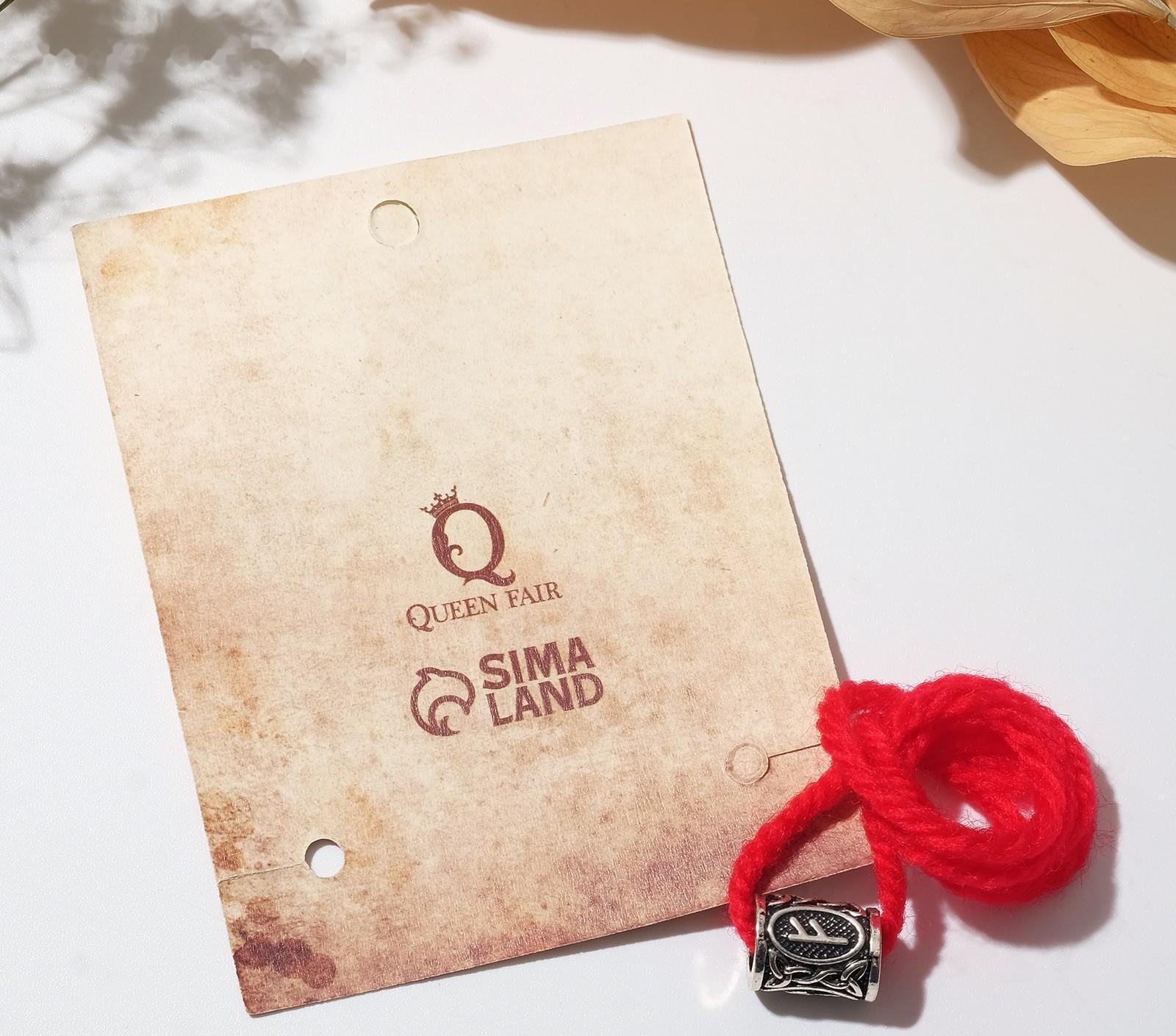 Браслет-амулет на нити 