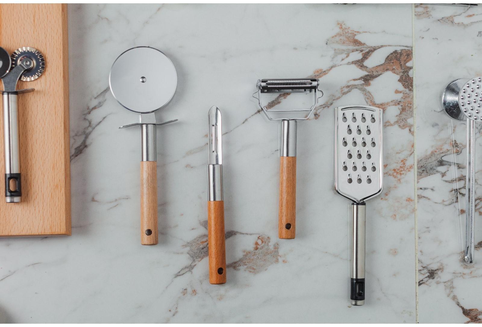 Тёрка крупная с ручкой Доляна Fargo, 23,5×6×2, нержавеющая сталь, цвет хромированный, чёрный