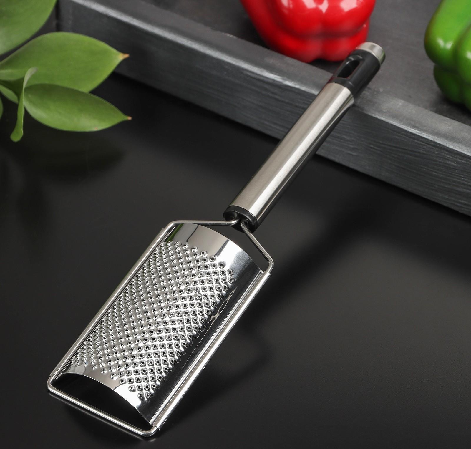 Тёрка мелкая с ручкой Доляна Fargo, 23×5×2 см, нержавеющая сталь, цвет хромированный, чёрный