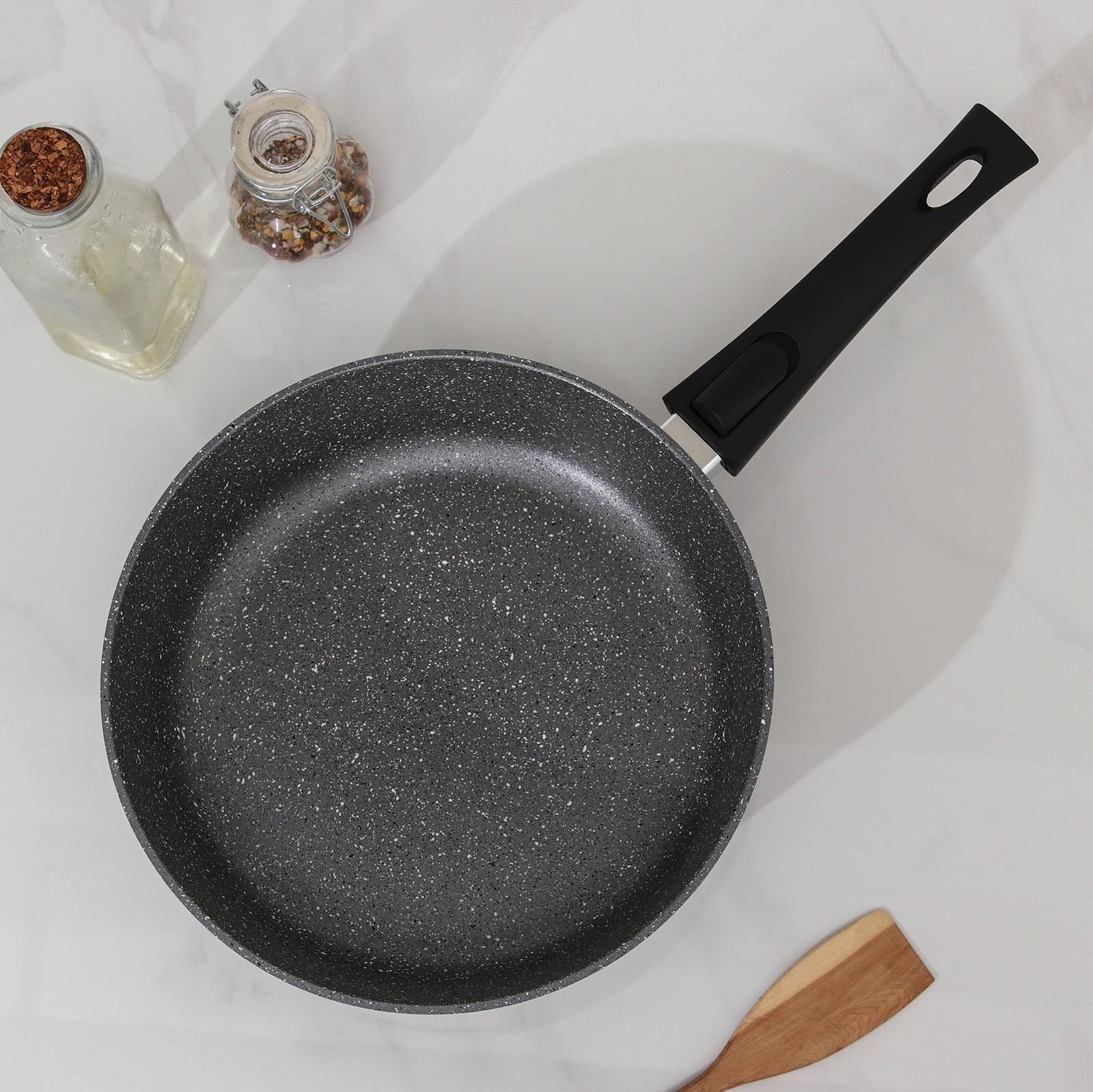 Сковорода Доляна «Марбл», d=26 см, стеклянная крышка, съёмная ручка, антипригарное покрытие, цвет серый