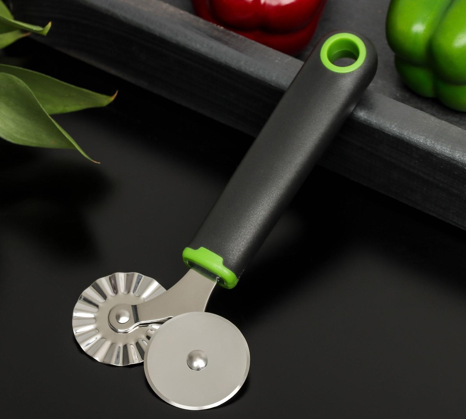Нож для пиццы и теста двухсторонний Доляна Lime, 17×7,5 см, цвет чёрно-зелёный