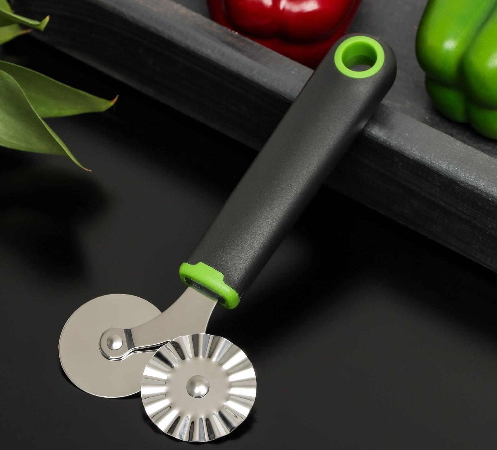 Нож для пиццы и теста двухсторонний Доляна Lime, 17×7,5 см, цвет чёрно-зелёный