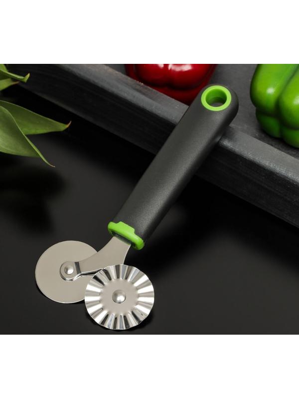 Нож для пиццы и теста двухсторонний Доляна Lime, 17×7,5 см, цвет чёрно-зелёный