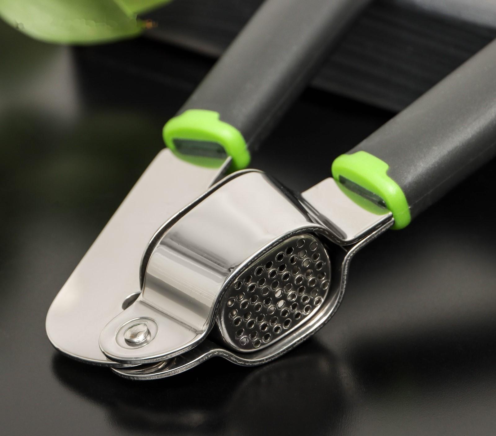 Пресс для чеснока Доляна Lime, 19×5,5 см, цвет чёрно-зелёный