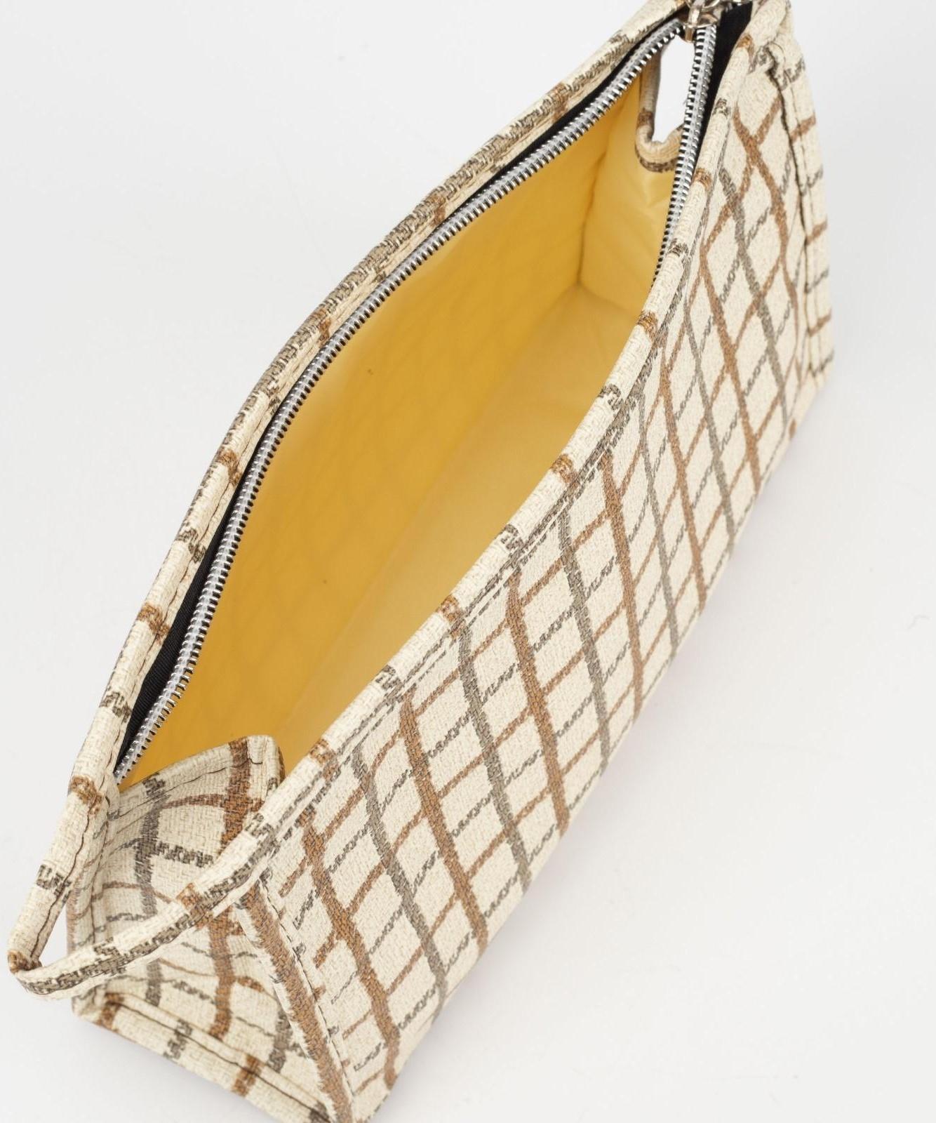 Косметичка на молнии, цвет белый