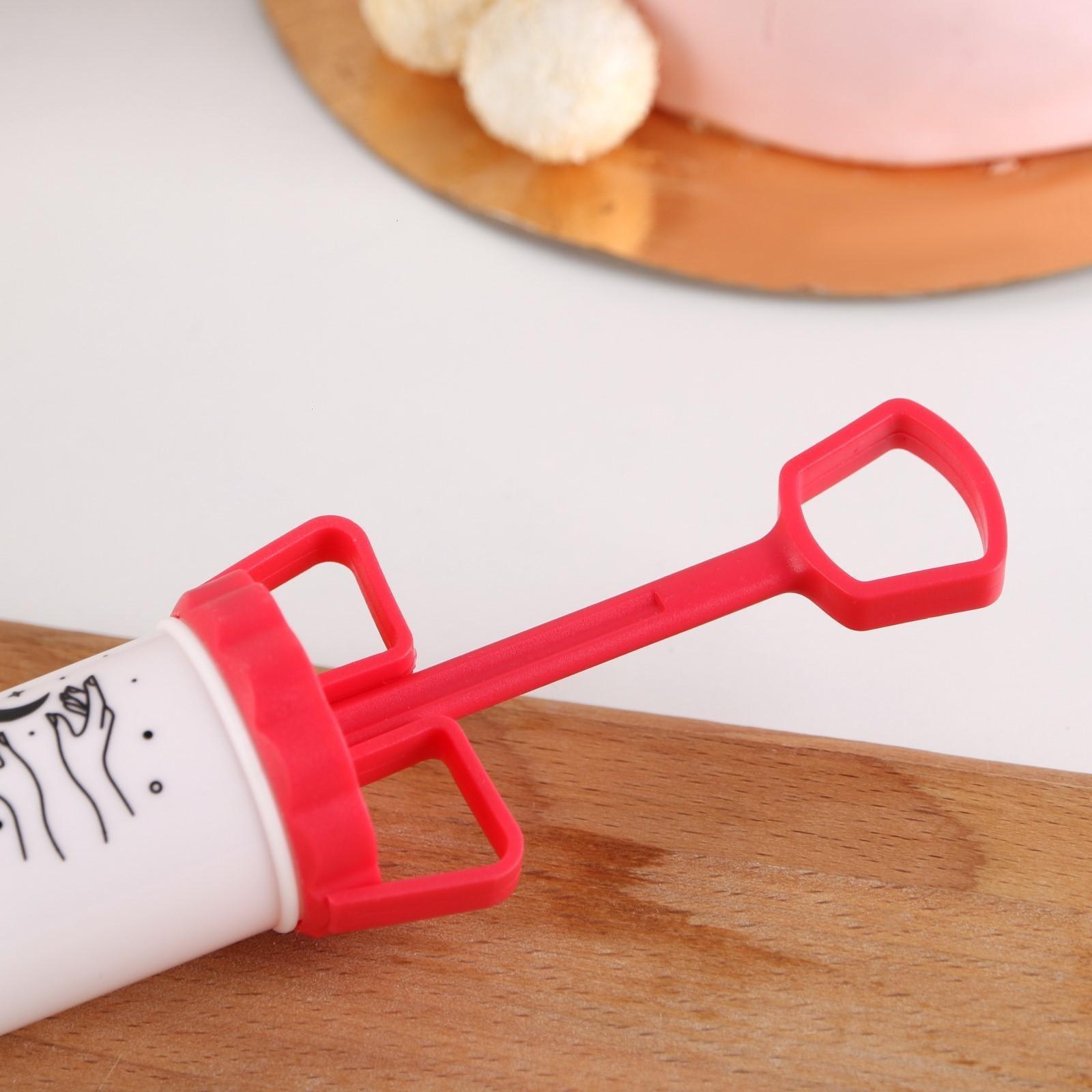 Кондитерский шприц «Добавь немного магии» 19.5 см х 6 см х 6 см, 200 мл, с насадками 6 шт