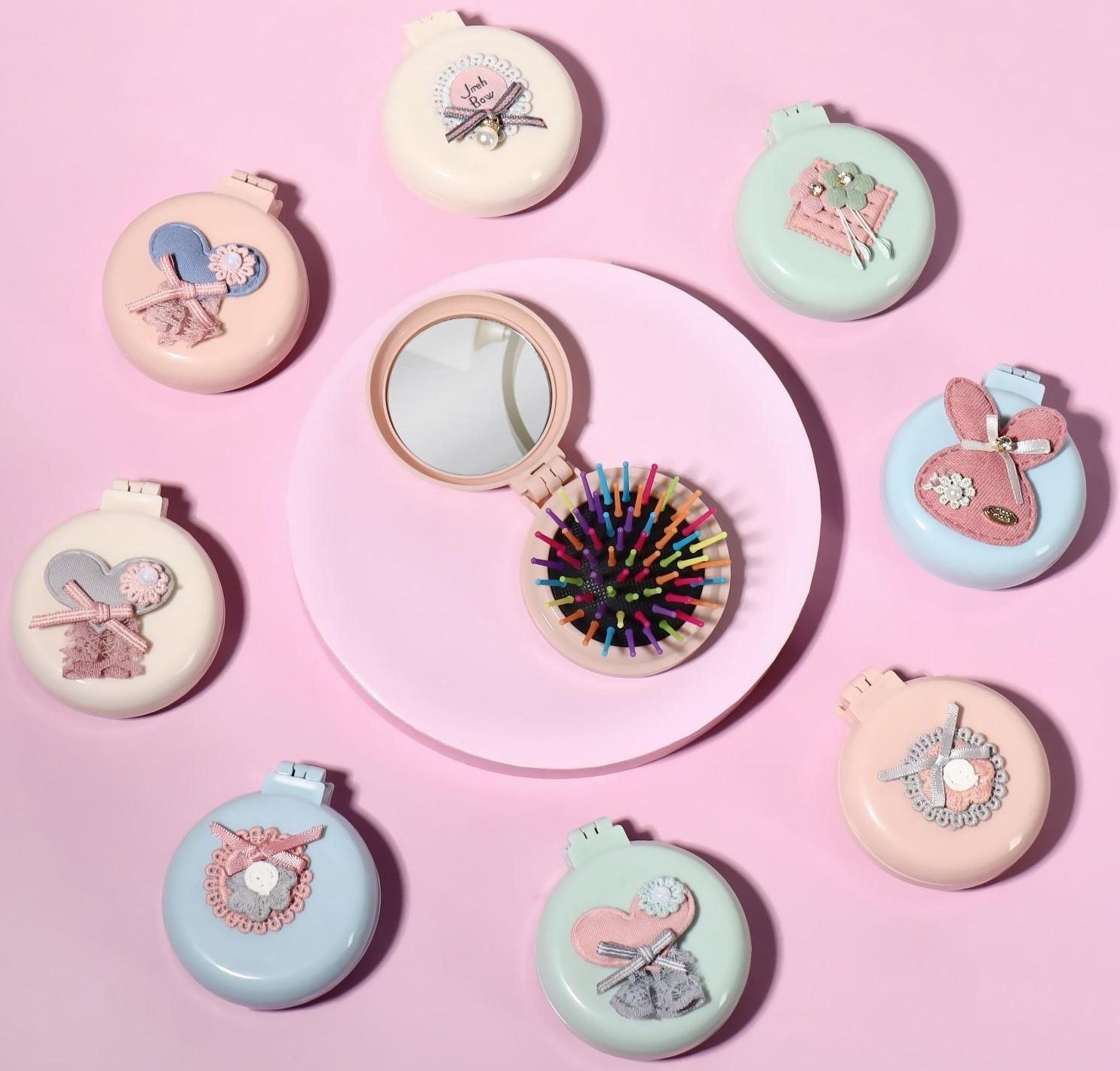 Расчёска массажная, складная, с зеркалом, d = 7,5 см, рисунок МИКС