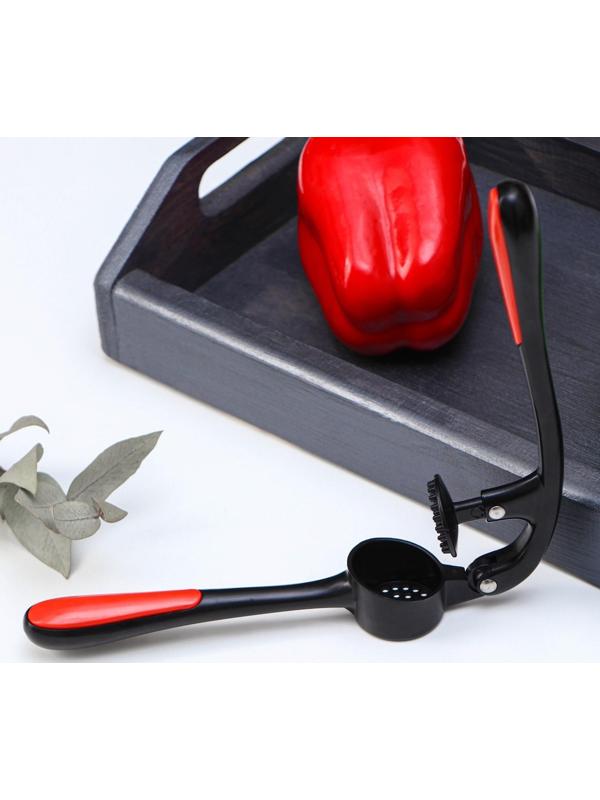 Пресс для чеснока Magistro «Нежность», цинковый сплав, цвет чёрный, красный