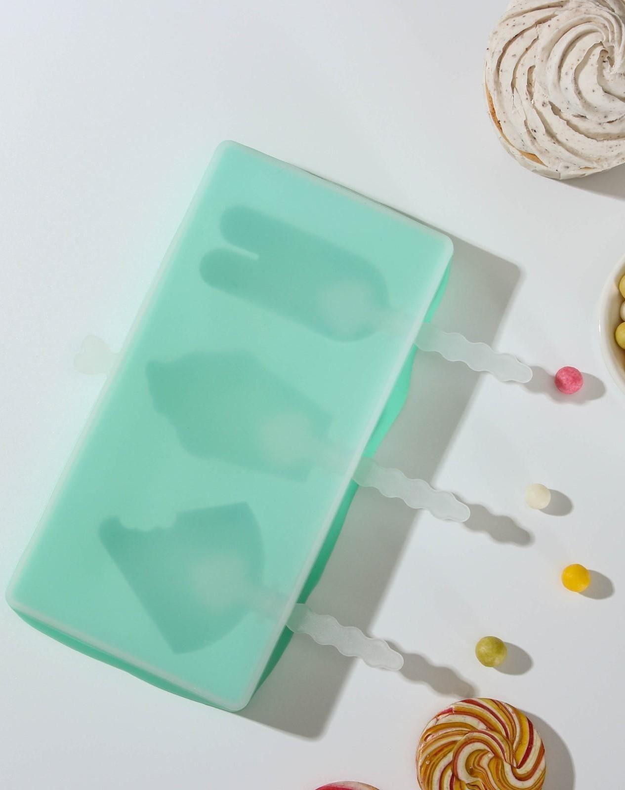 Форма для мороженого «Сладость», 3 ячейки, 18,5×9,5×2 см, с крышкой и палочками, цвет МИКС