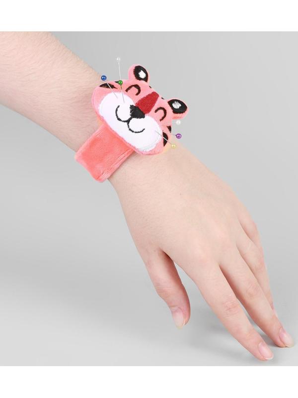 Игольница на браслете «Тигр», 23 × 6,5 см, цвет розовый