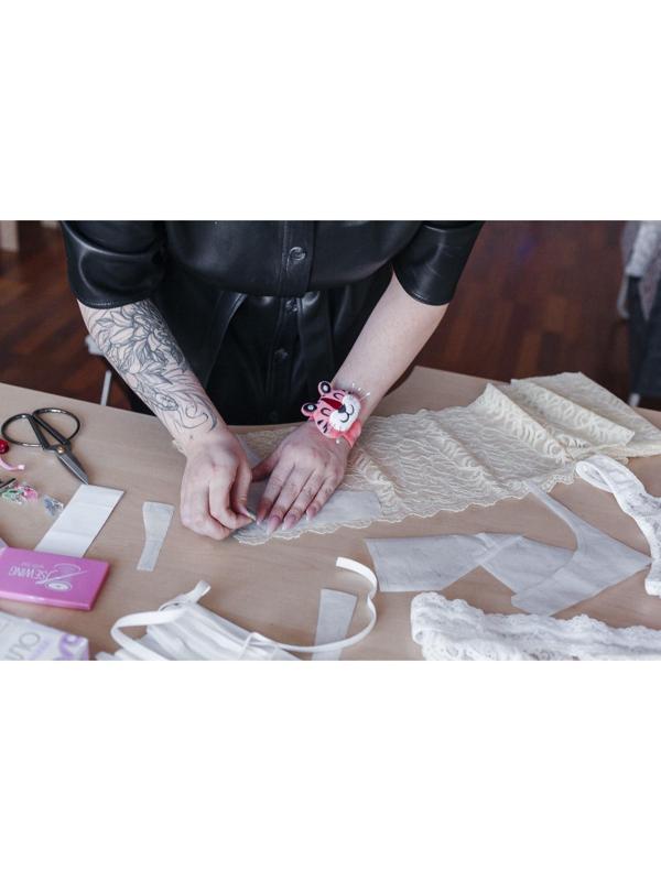 Игольница на браслете «Тигр», 23 × 6,5 см, цвет розовый