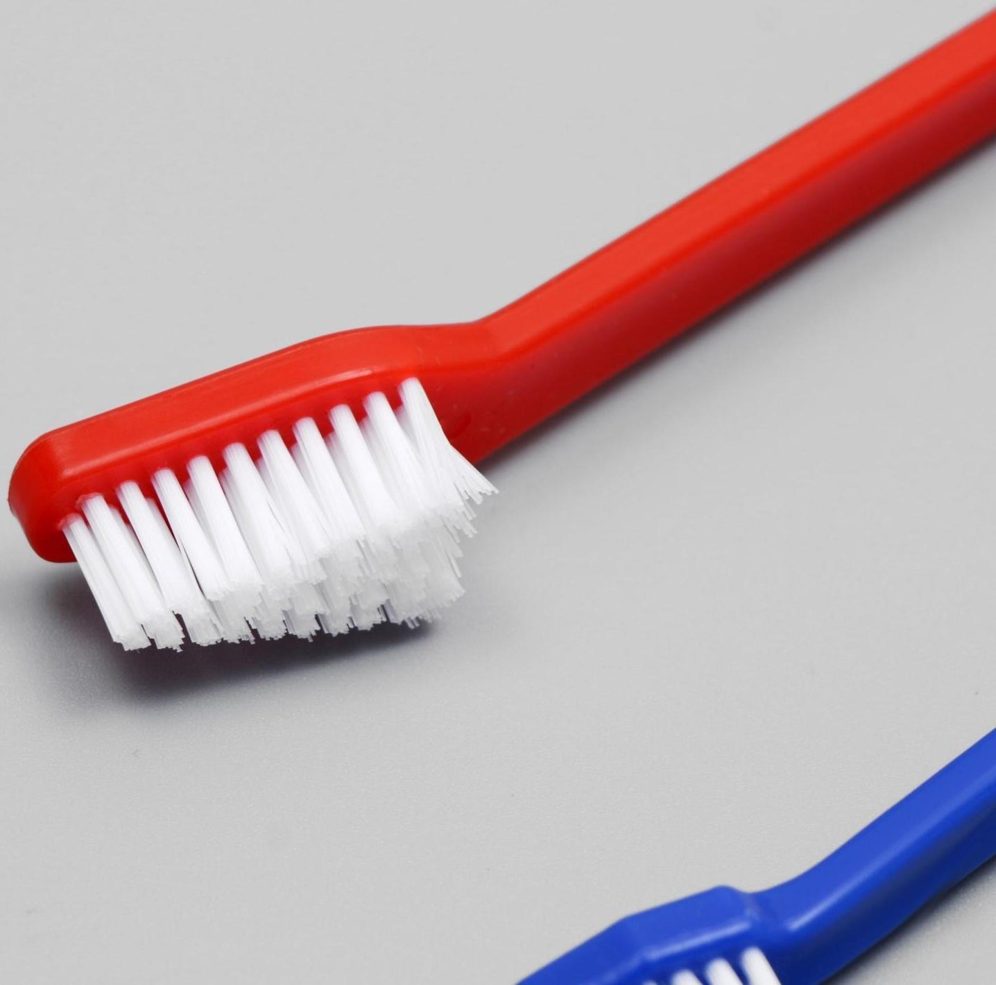 Зубная щётка двухсторонняя, набор 2 шт, красная и синяя