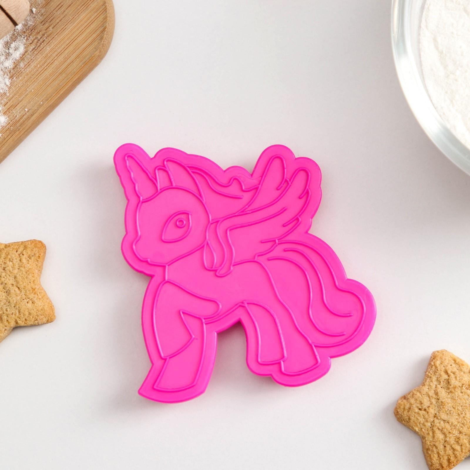 Форма для печенья и пряников «Единорог», 9,5×7×1,5 см, цвет розовый